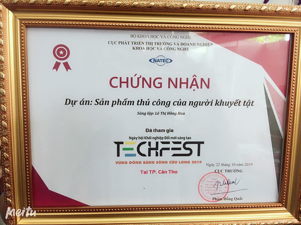 Hoa Đan Móc xin gửi lời tri ân chân thành nhất đến Sở Khoa Học Công Nghệ Tp Cần Thơ đã nhiệt tình giúp đỡ, hỗ trợ gian hàng cho công ty kiếm đầu ra cho sản phẩm người khuyết tật.
Bên cạnh đó không quên cám ơn tất cả tình cảm của quý khách hàng gần xa, quý doanh nghiệp tham gia sự kiện, các báo đài truyền thông đã dành cho quý công ty trong hội chợ công nghệ vừa qua.
Sự ủng hộ nồng nhiệt trên cả tuyệt vời💥💥💥
Đó là những kỉ niệm đẹp khó quên và cũng là động lực giúp cho Hoa Đan Móc ngày càng mạnh mẽ hơn ,có niềm tin vững chắc vào cuộc sống và xã hội nhiều hơn😊🌈😊🌈
Và công ty chúng tôi xin hứa sẽ cố gắng hết sức mình để không phụ lòng mọi người đã kì vọng 🌞🌸🌺😊🌈hãy tiếp tục ủng hộ Hoa Đan Móc hoài hoài nha các tình yêu🌹💋